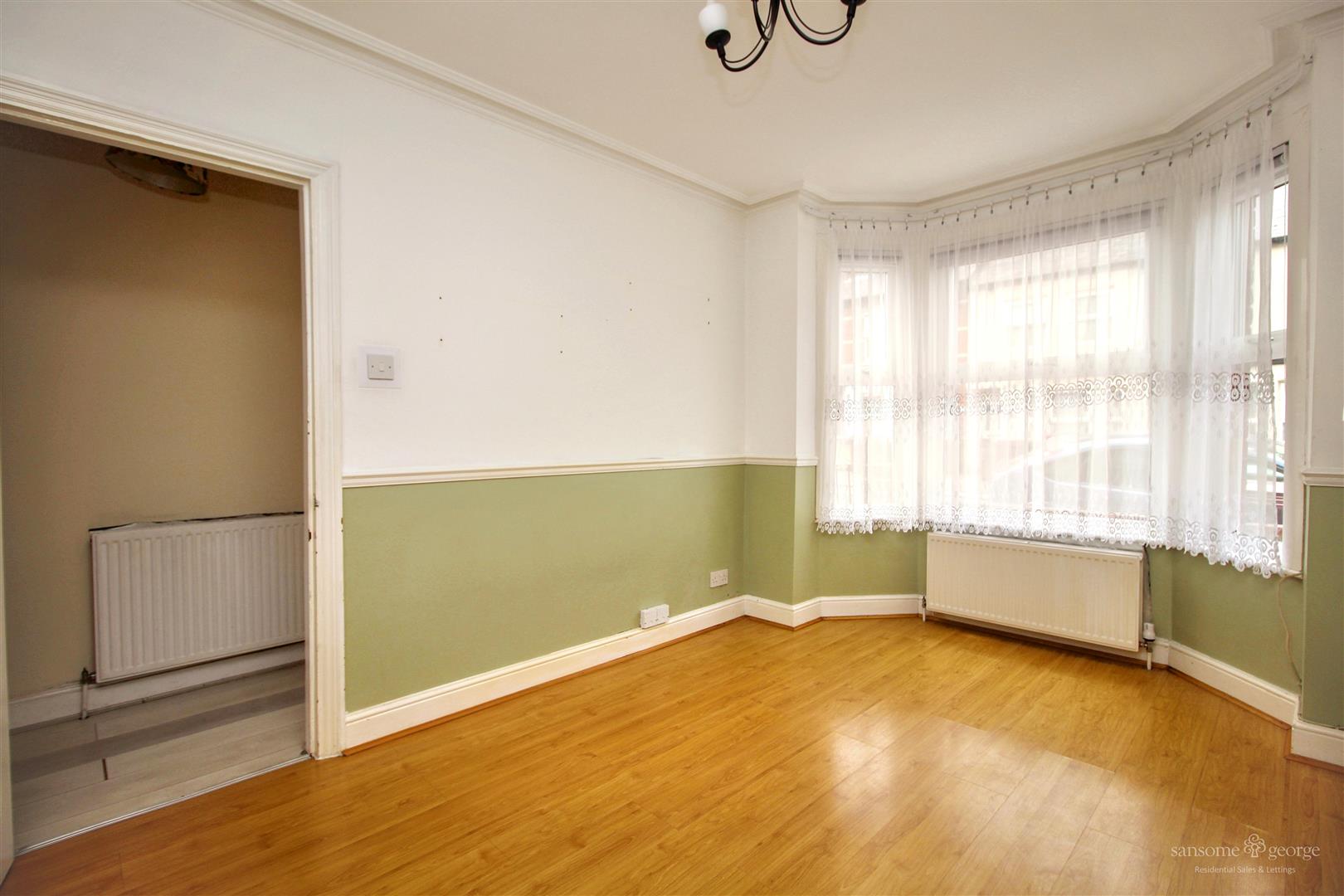 3 bed property in Belmont Road, Reading